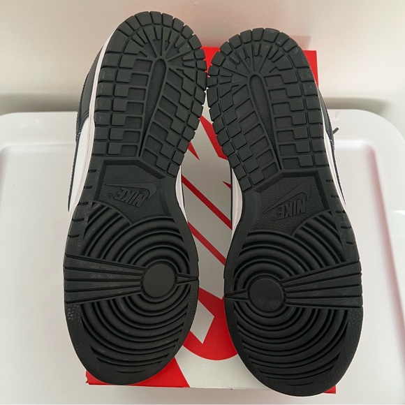 In box Nike women’s dunk low black and white - Picture 3 of 12